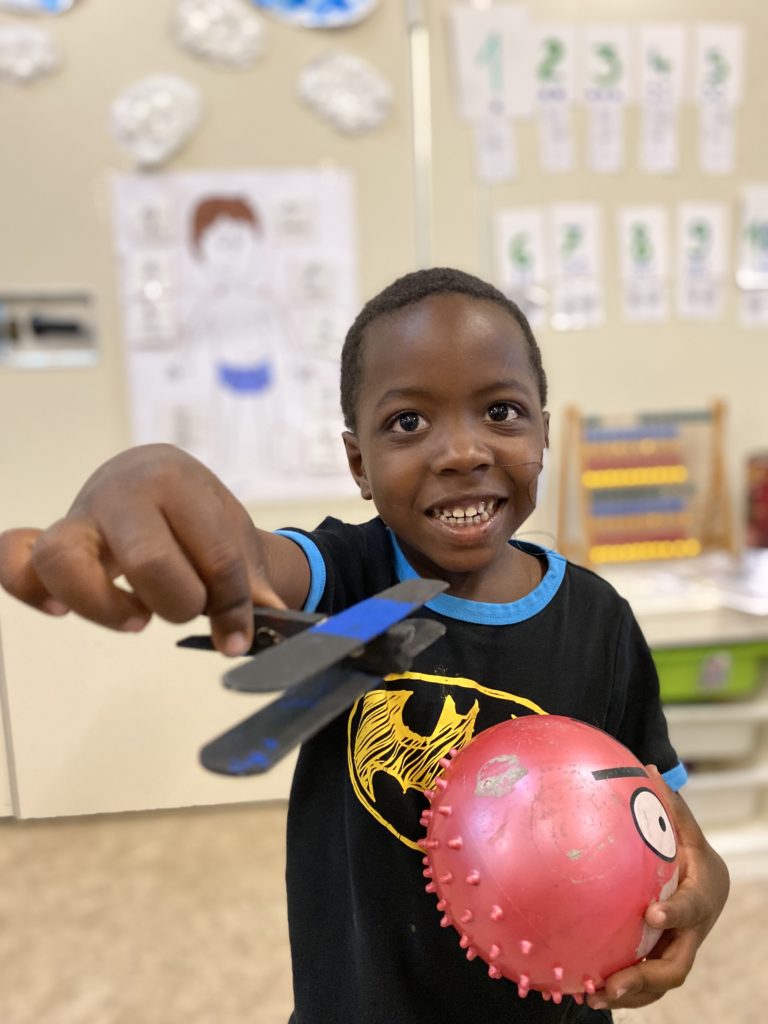 Les avions ne volent plus... Les enfants fabriquent les leurs