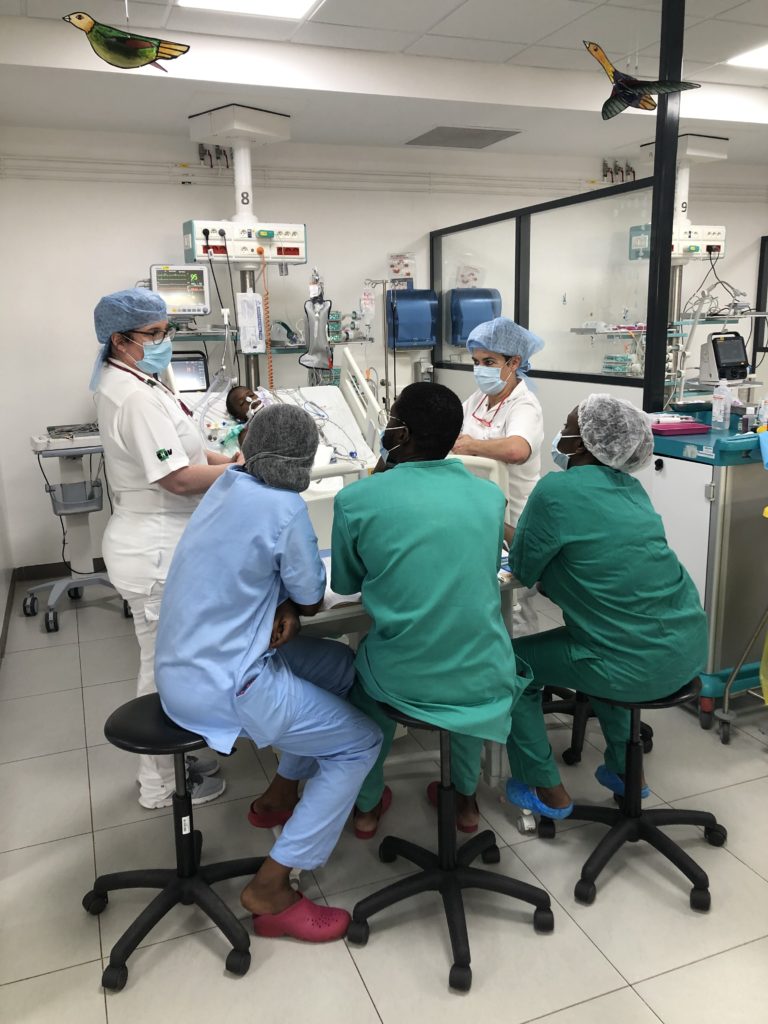 La mission chirurgicale permet un véritable transfert de compétences entre les équipes locales et les équipes venues de Suisse