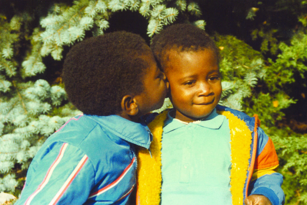 Deux enfants à La Maison de Terre des hommes Valais, Massongex, 1990