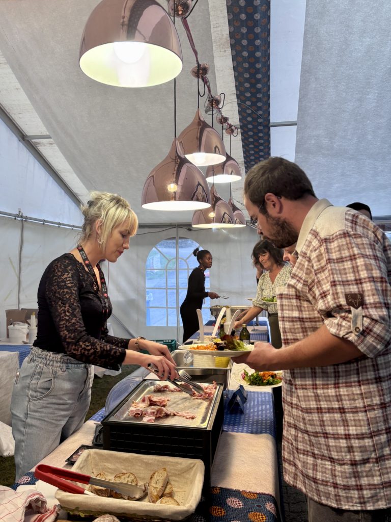 Notre restaurant éphémère a réuni près de 1’000 convives aux Rencontres Estivales 2025.