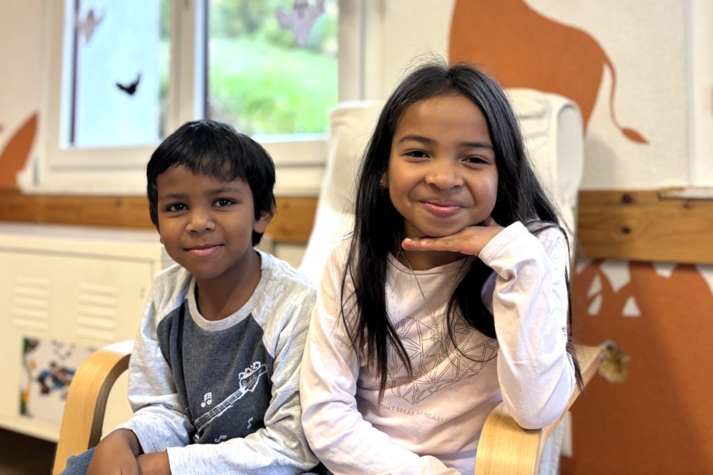 Leur convalescence à La Maison a rapproché Kevin et Estelle, âgés de cinq et huit ans.